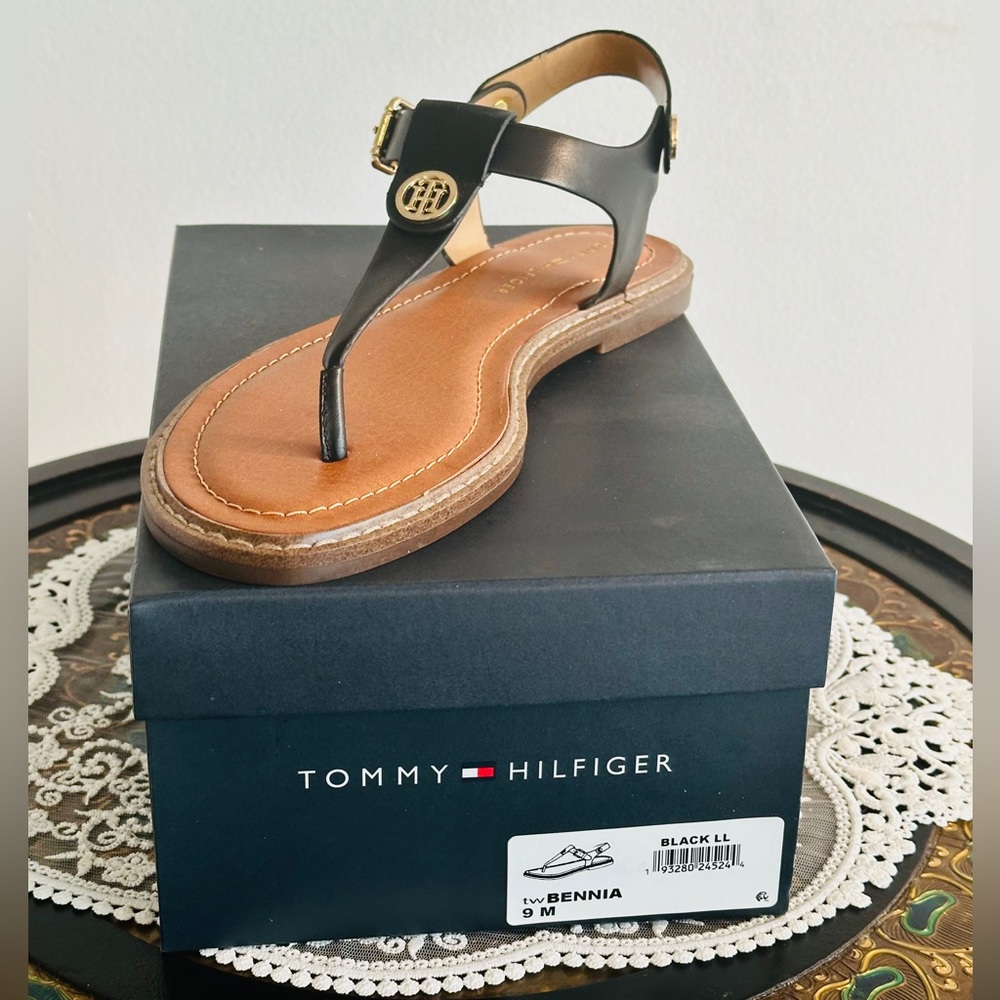 🌻Tommy Hilfiger Open-Toe T-Strap Sandals, Sz 9, Black w/Goldtone Accents (NWT) - Picture 5 of 5